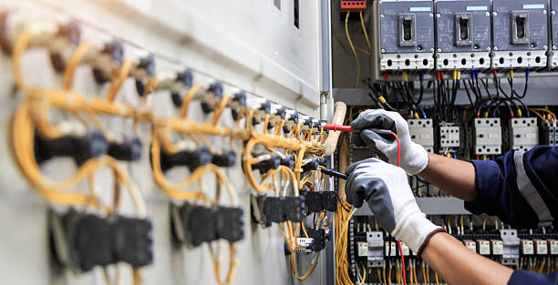 Professional Electrician technician working in Gladstone, OR